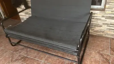 Sofá cama plegable de metal negro - miniatura 3