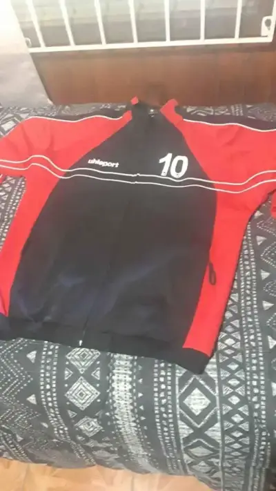 Chaqueta deportiva Uhlsport roja y negra - miniatura 1