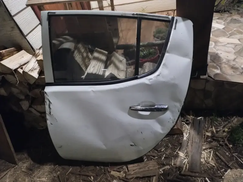 Puerta trasera de camioneta Mitsubishi L200 2013 - 1