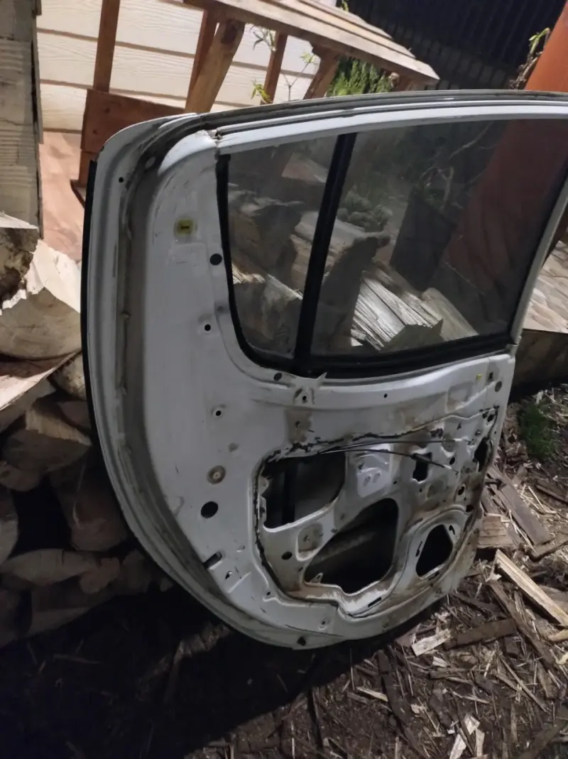 Puerta trasera de camioneta Mitsubishi L200 2013 - 4