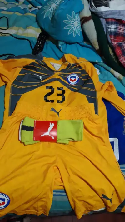 Conjunto de fútbol Puma Chile amarillo con número 23 - miniatura 1