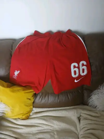 Shorts deportivos rojos Nike LFC número 66 - miniatura 1