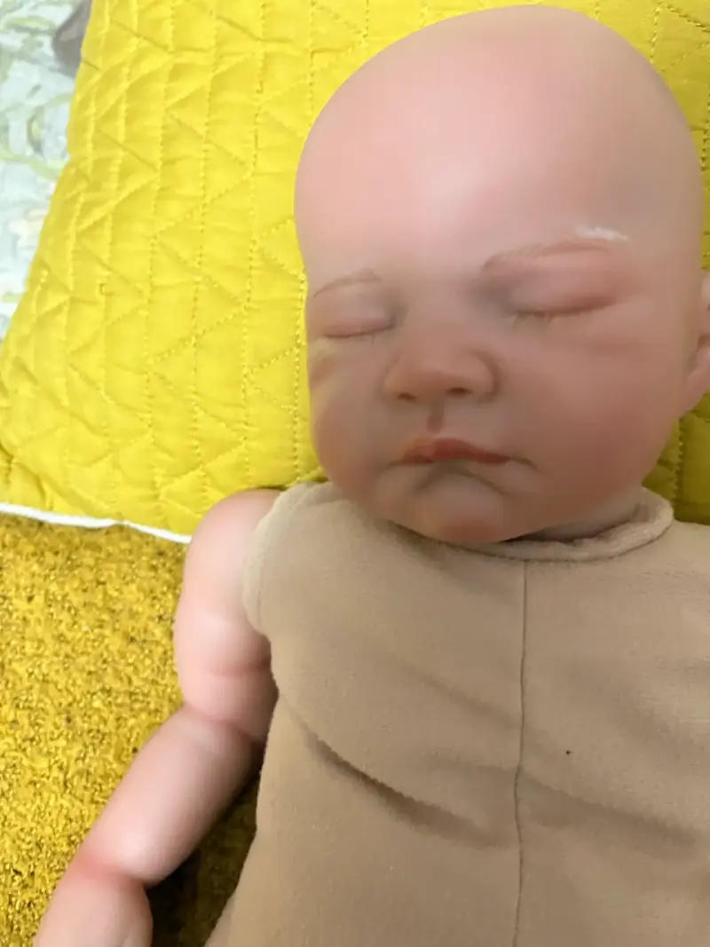 Muñeca Reborn Realista con Pijama Morado - 3