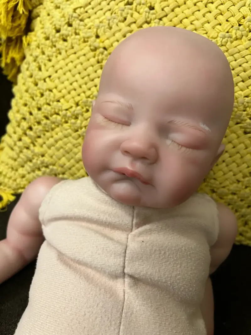 Muñeca Reborn Realista con Pijama Morado - 5