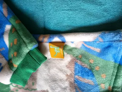 Polerón infantil con diseño de dinosaurios - miniatura 2