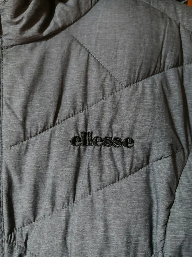 Chaqueta acolchada gris Ellesse con capucha - 2