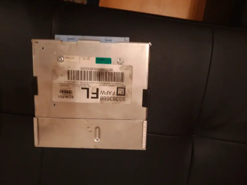 Módulo de control automotriz GM 93383368 usado - 1