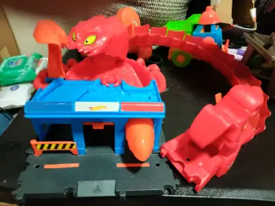 Set de juego Monster Jam Dueling Dragon - miniatura 6