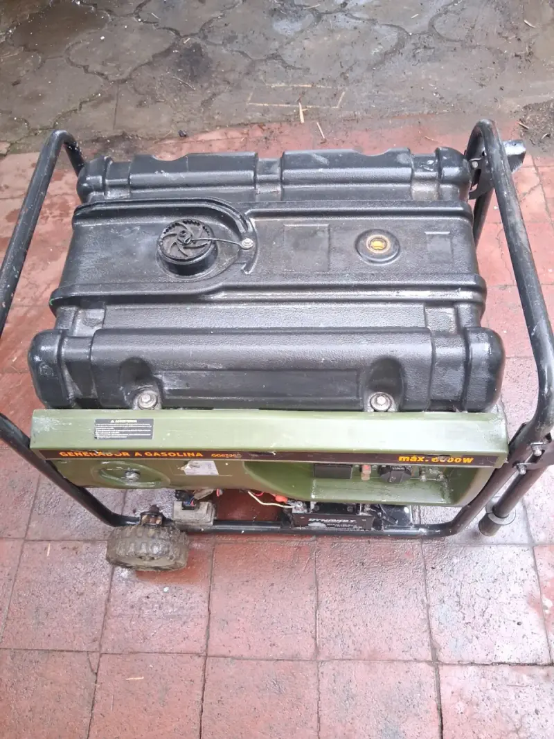 Generador a gasolina 6000W con ruedas - 2