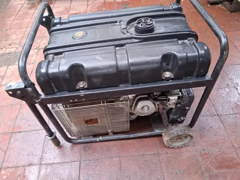 Generador a gasolina 6000W con ruedas - 5