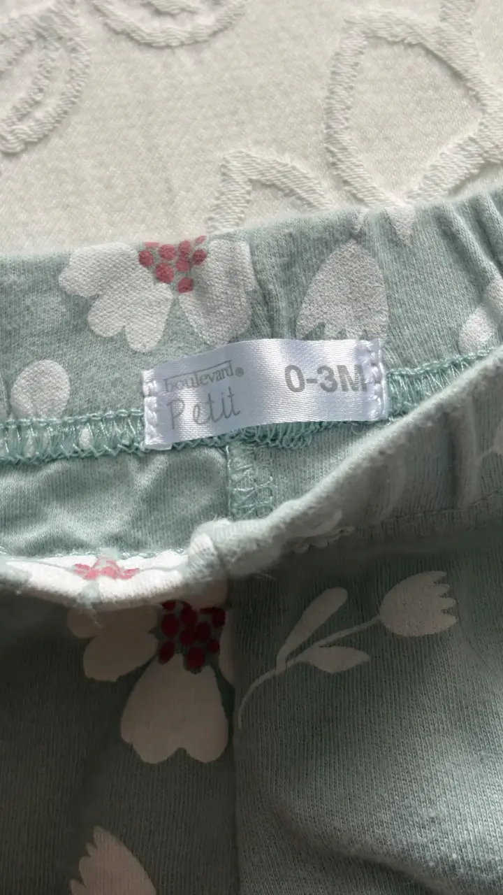 Pantalones de bebé con diseño floral verde - 2