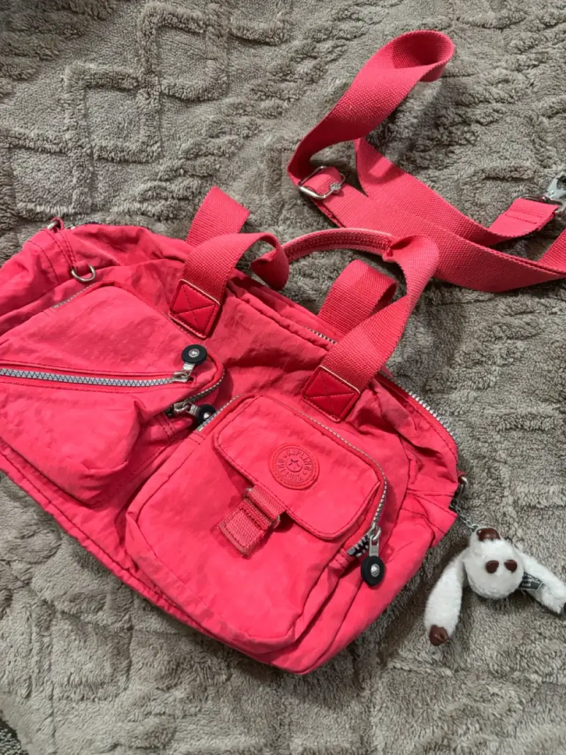 Bolso Kipling rosado con múltiples bolsillos - 1