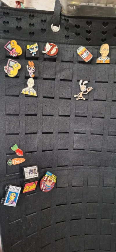 Set de 32 pines surtidos, mas colgador - miniatura 3