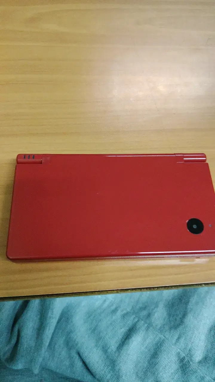 Consola Nintendo DSi roja en buen estado - 1