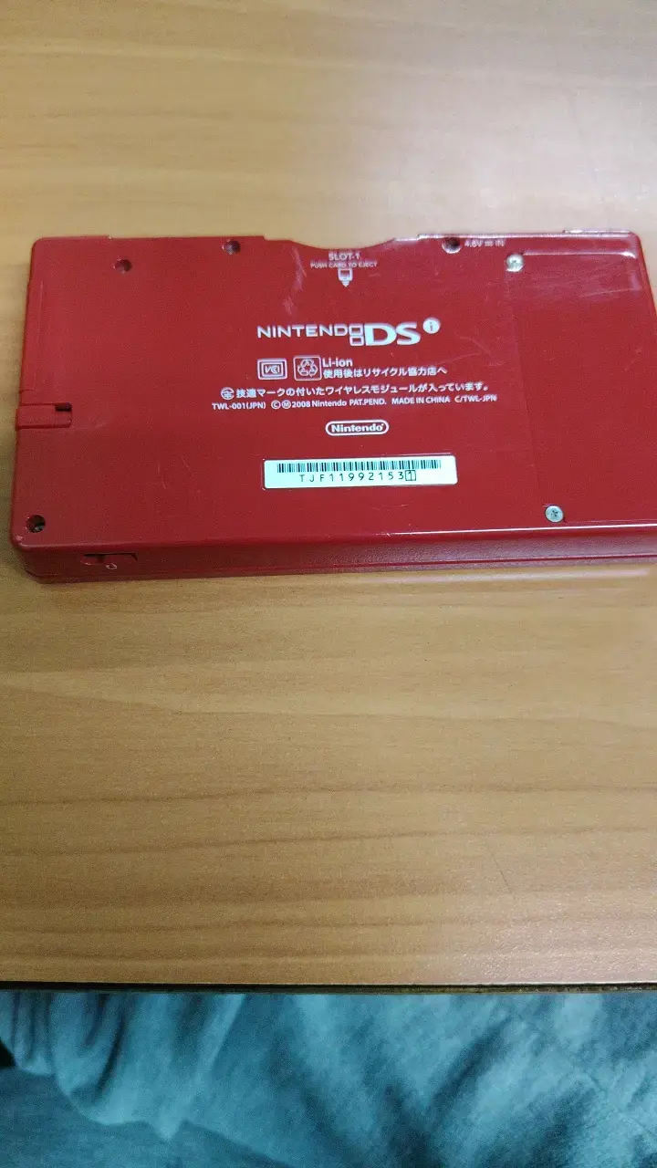 Consola Nintendo DSi roja en buen estado - 2