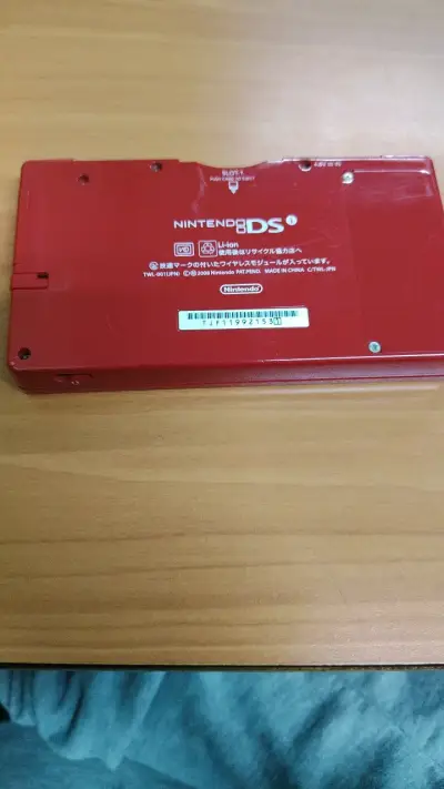 Consola Nintendo DSi roja en buen estado - miniatura 2