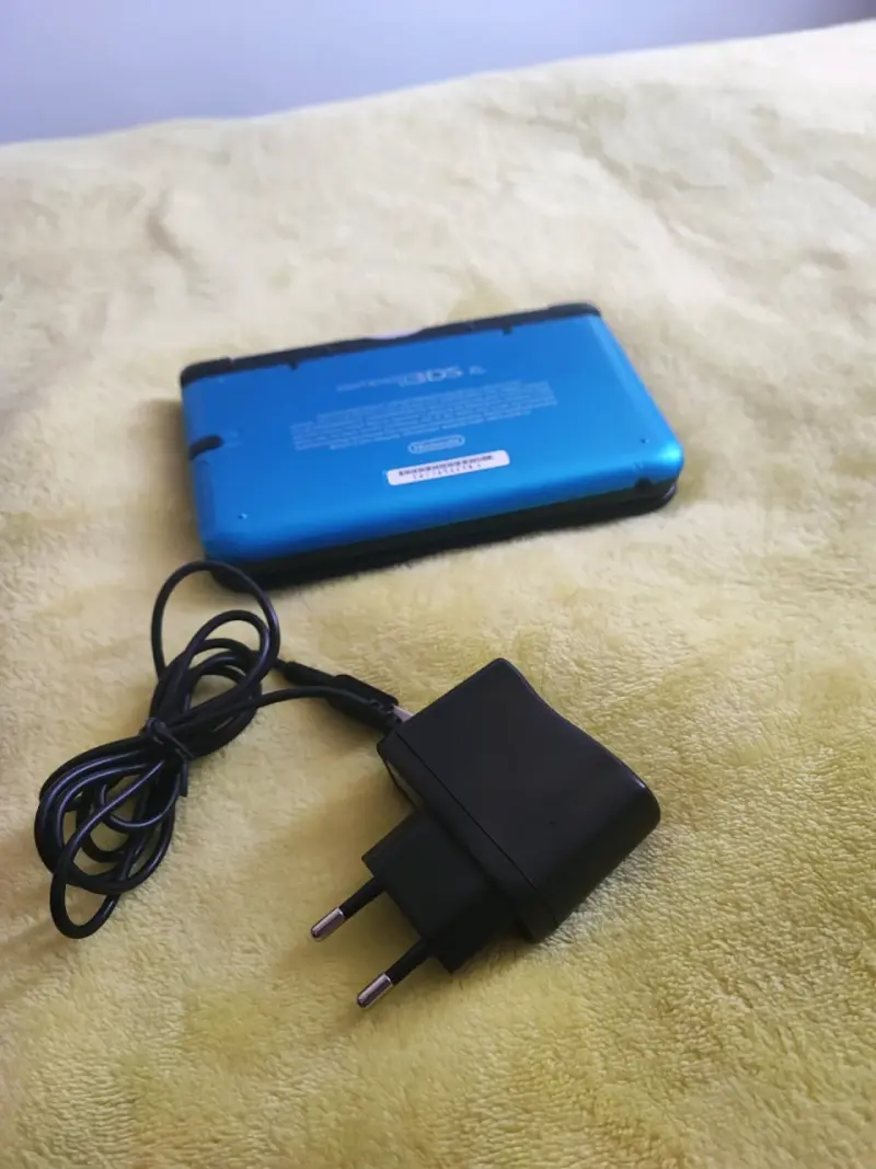 Nintendo 3DS XL azul con juegos y accesorios - 3
