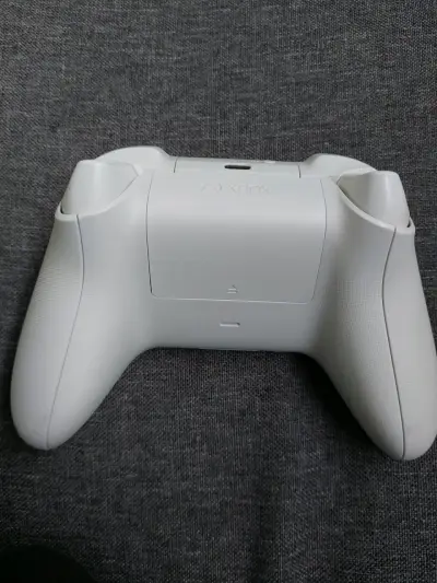 Control inalámbrico Xbox blanco en buen estado - miniatura 2