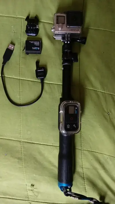 Cámara GoPro Hero4  con accesorios - miniatura 1