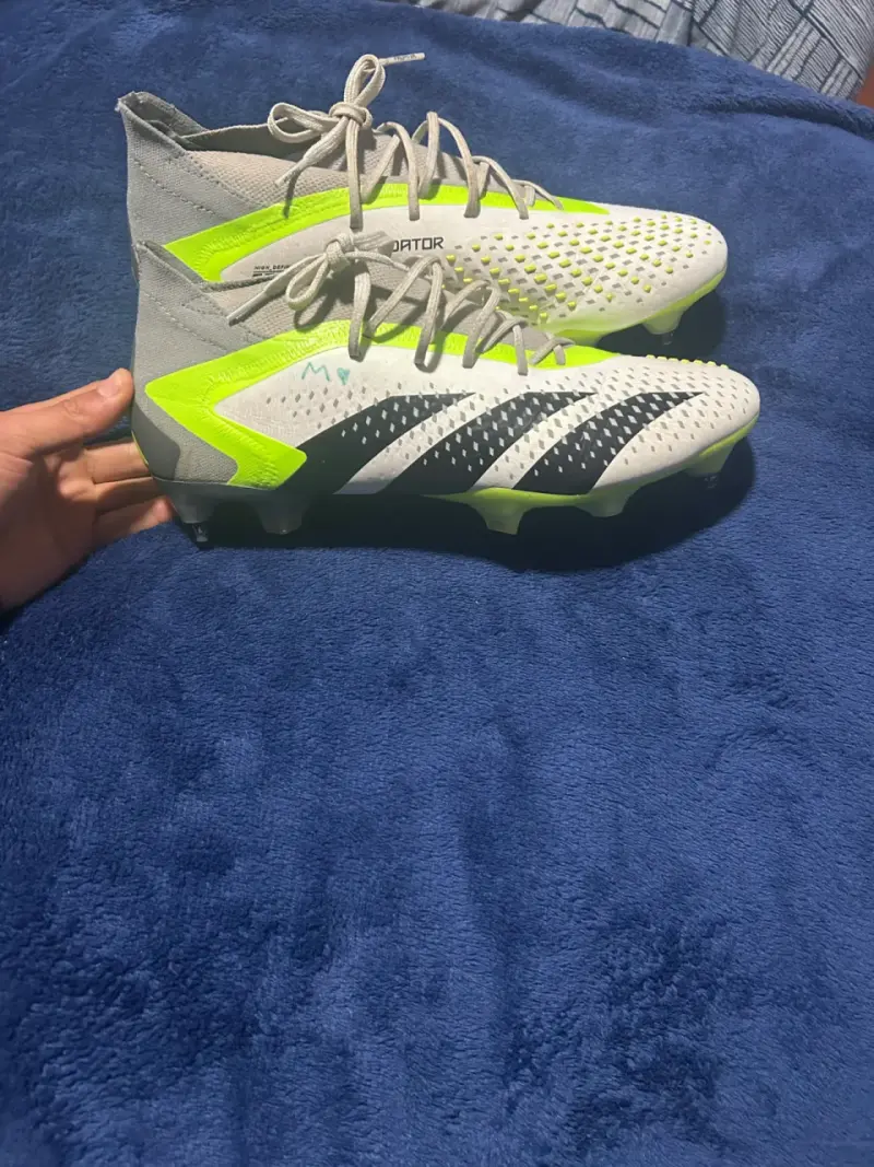 Botines de fútbol Adidas Predator gris y verde - 2