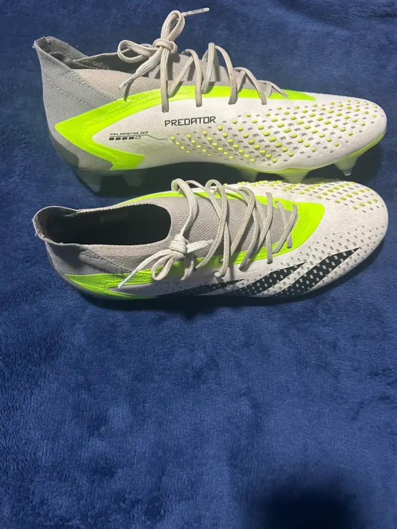Botines de fútbol Adidas Predator gris y verde - 3