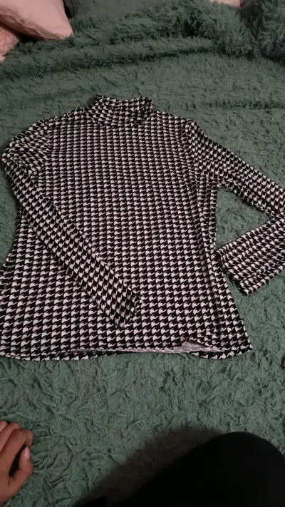 Chaqueta de mezclilla con tachas para mujer - miniatura 3