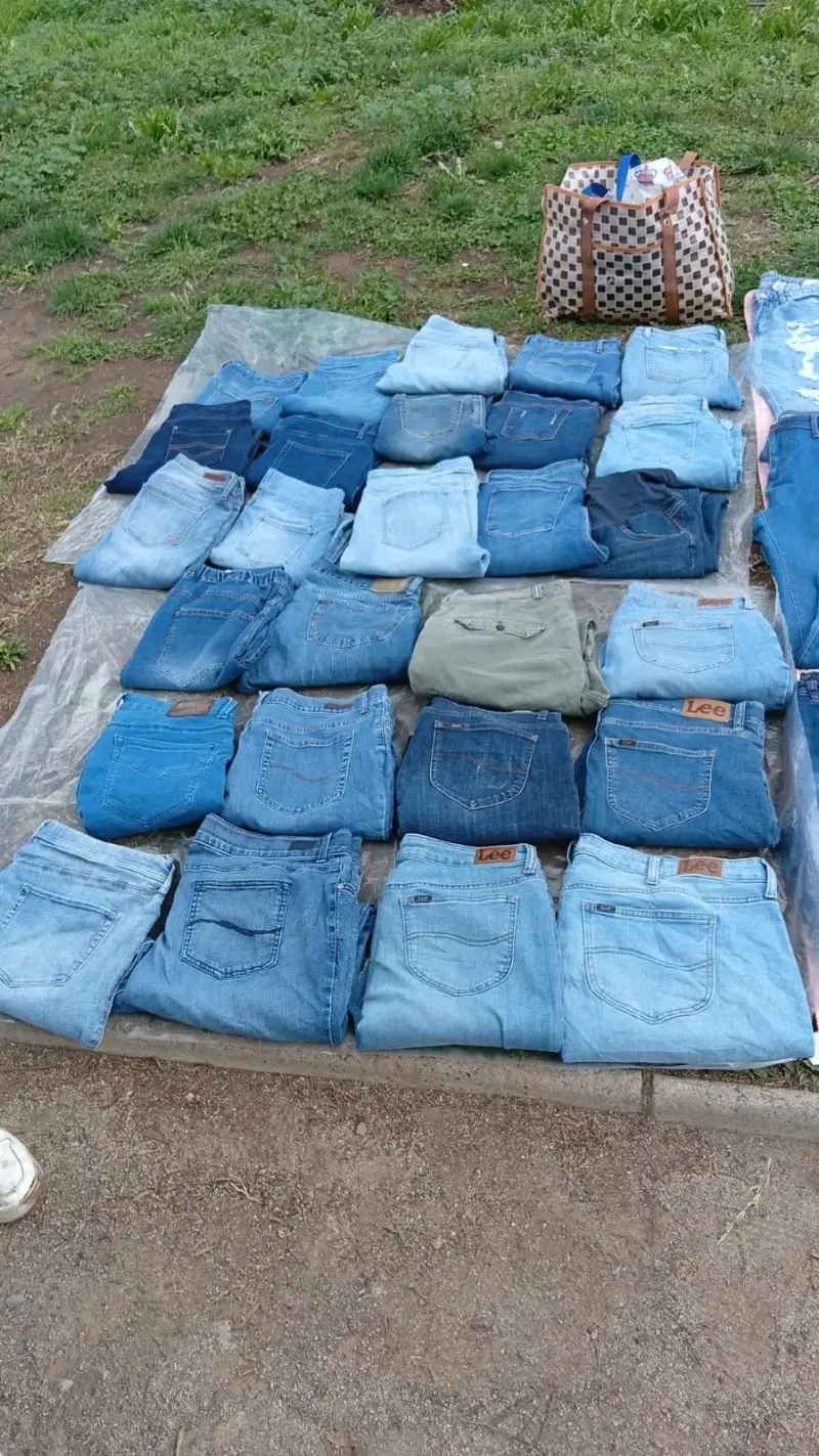 Lote de jeans de mezclilla para hombre y mujer - 1