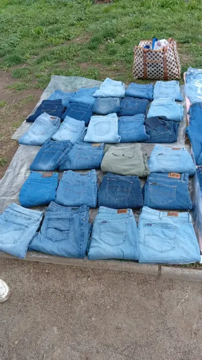 Lote de jeans de mezclilla para hombre y mujer - miniatura 1