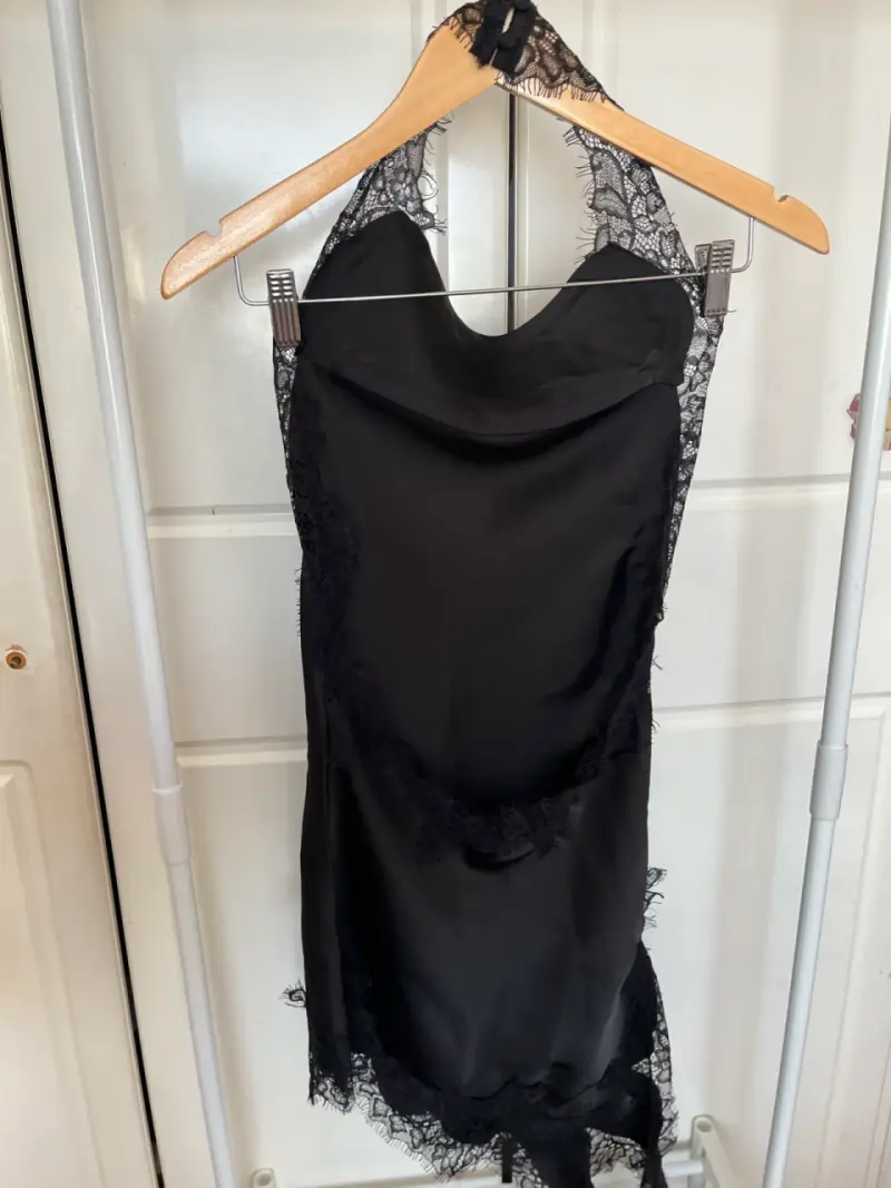 Polera negro elegante con encaje - 1
