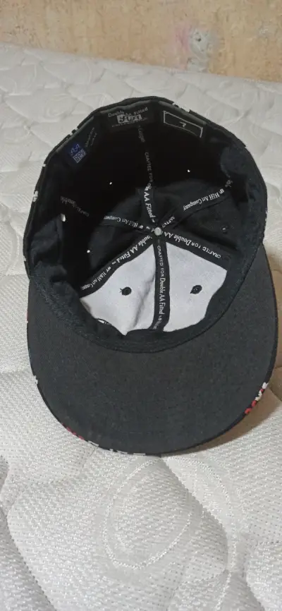 Gorra estilo urbano con diseño colorido - miniatura 3