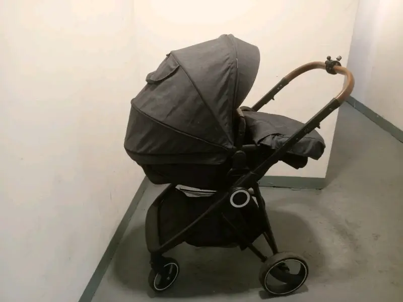Coche de bebé gris con manillar removible - 3