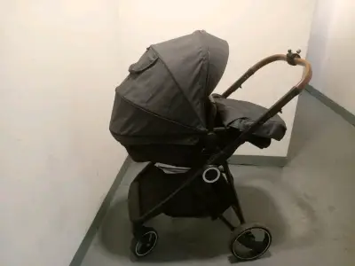 Coche de bebé gris con manillar removible - miniatura 3