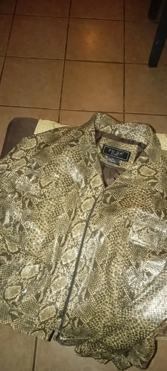Chaqueta de cuero sintético con diseño de serpiente - 1
