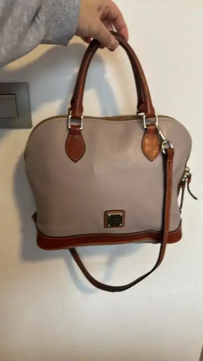 Bolso de cuero beige y marrón Dooney - miniatura 1
