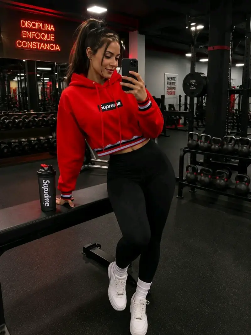 Polerón rojo con capucha Supreme para mujer