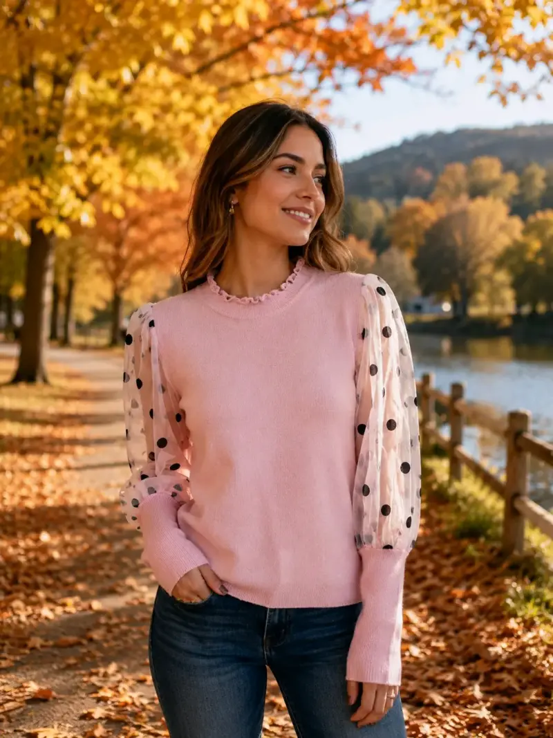 Suéter rosa con mangas de tul a lunares