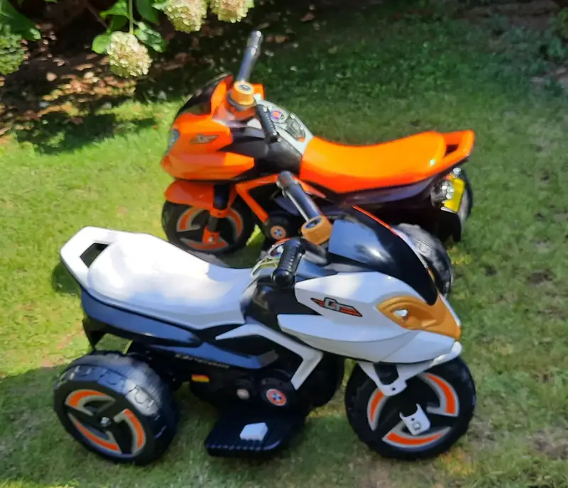 Motos eléctricas infantiles naranja y blanco - 1