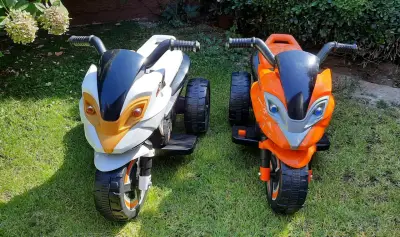 Motos eléctricas infantiles naranja y blanco - miniatura 4