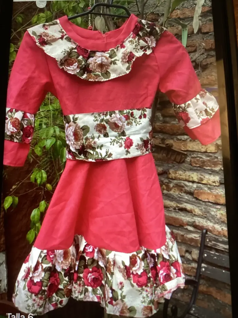 Vestido infantil rojo con estampado floral talla 6