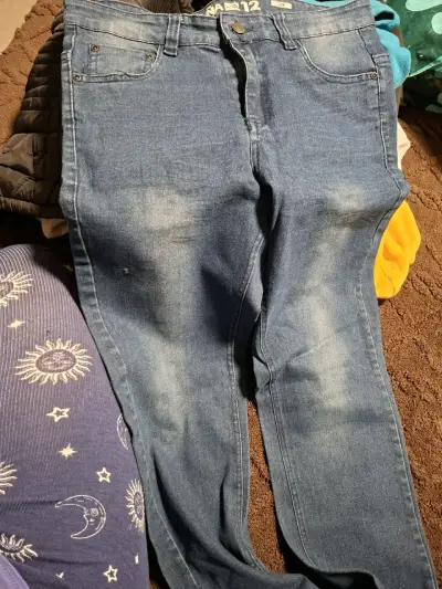 Jeans de niño talla 12 en varios colores - miniatura 1