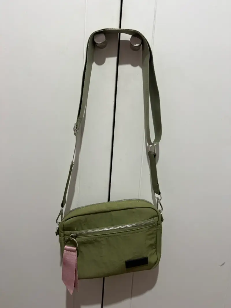 Bandolera verde oliva con correa ajustable - 1