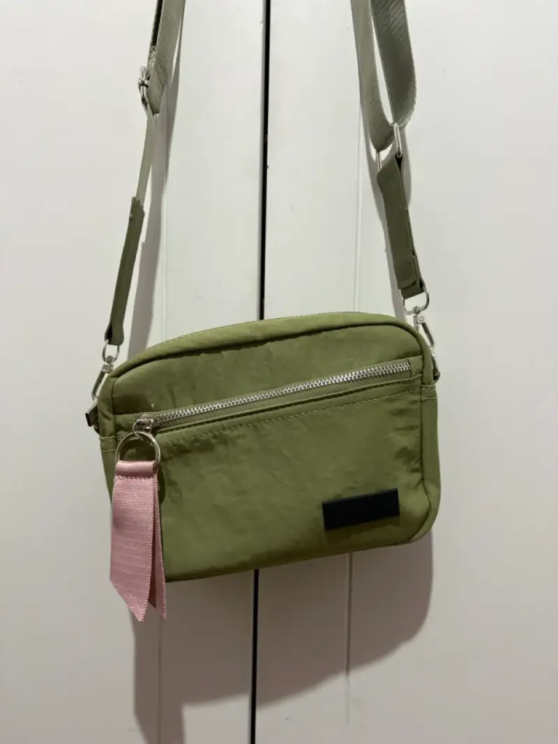Bandolera verde oliva con correa ajustable - 2