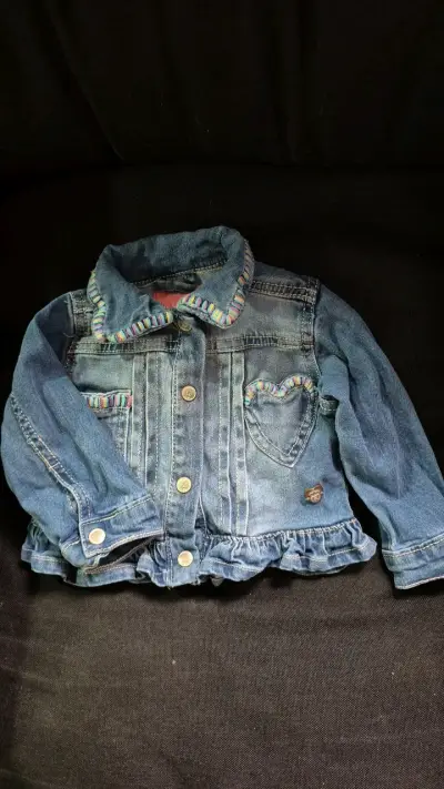 Chaqueta de mezclilla para niña con detalles coloridos - miniatura 1