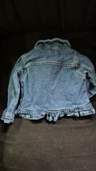 Chaqueta de mezclilla para niña con detalles coloridos - miniatura 2