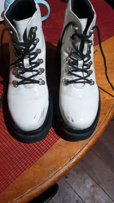 Botas de montaña blancas con suela gruesa - miniatura 2