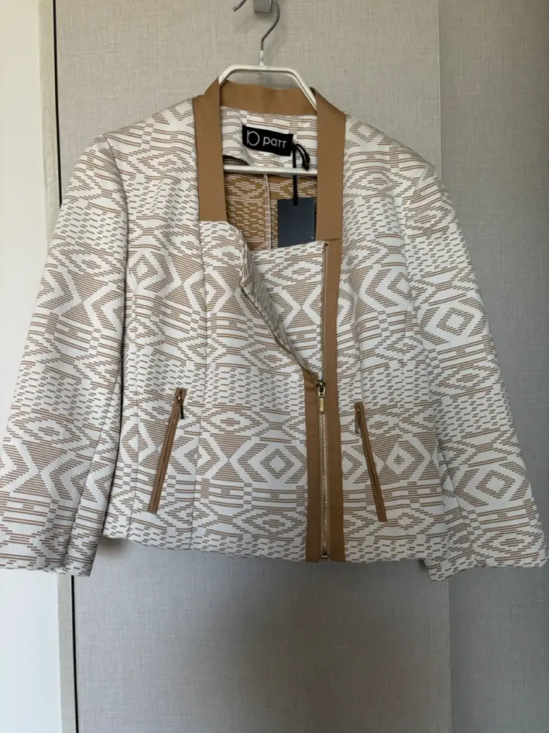 Chaqueta beige con cierre. - 1