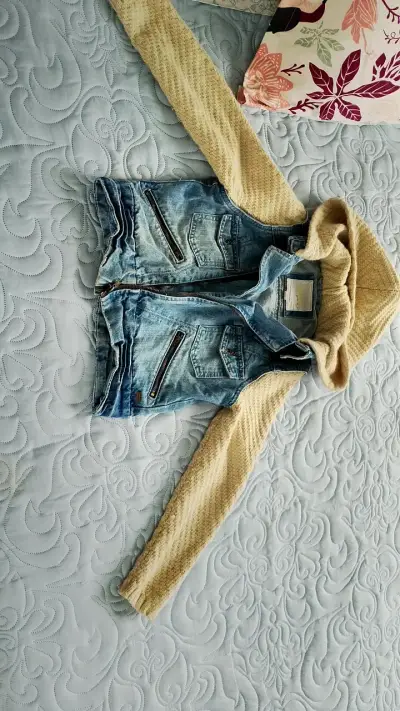 Chaqueta de mezclilla con capucha beige - miniatura 1