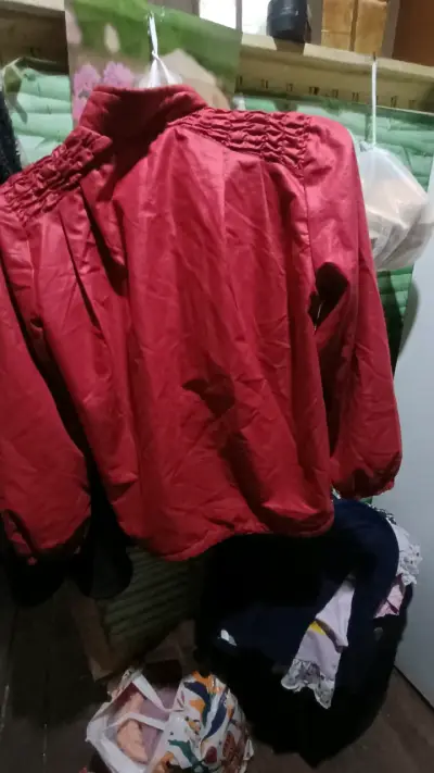 Chaqueta burdeo de mujer con cierre - miniatura 1