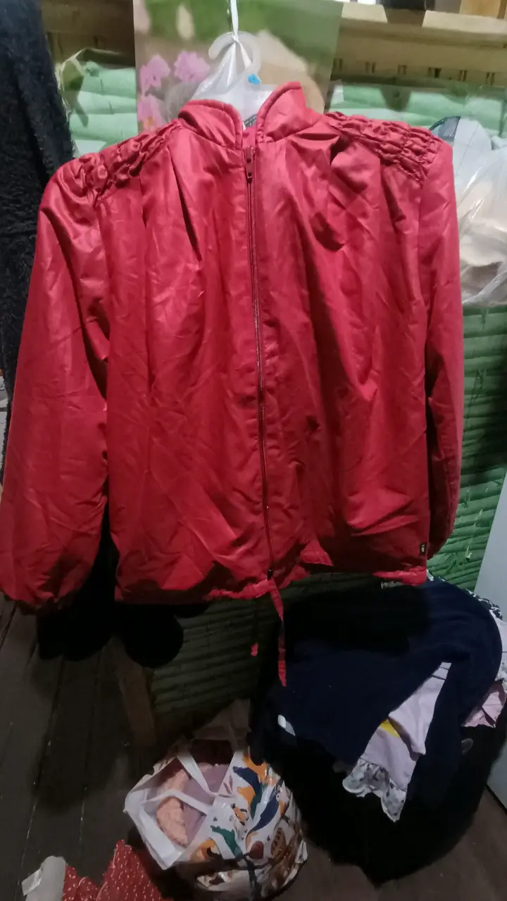 Chaqueta burdeo de mujer con cierre - 2
