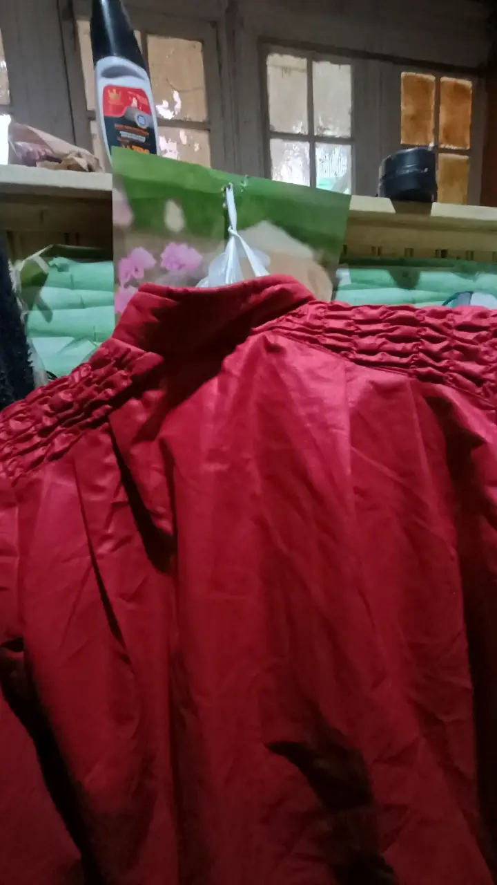 Chaqueta burdeo de mujer con cierre - 3